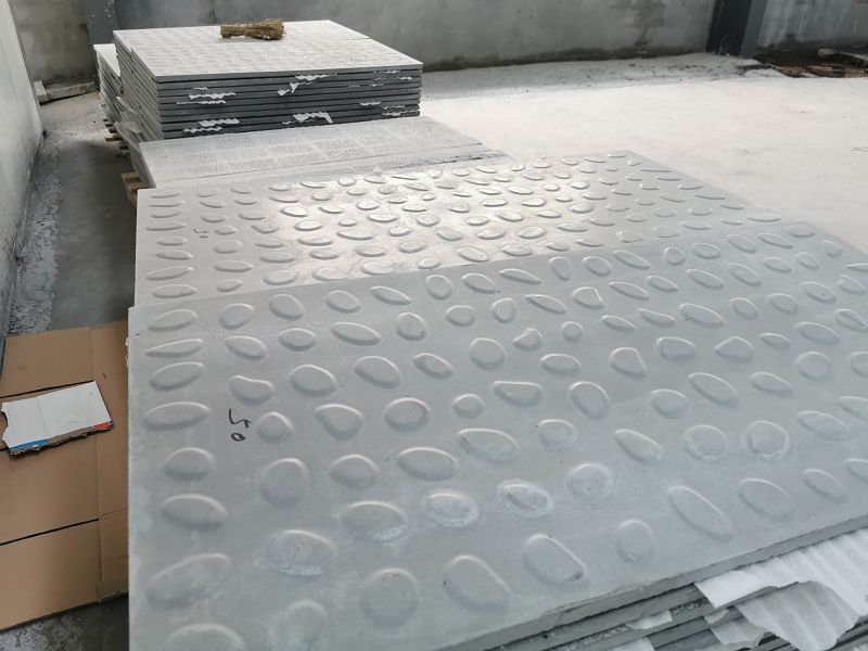 所有的高鐵都有護(hù)欄嗎？