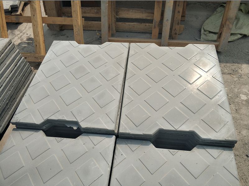 ? ?在安裝復合電纜溝蓋板時的注意事項